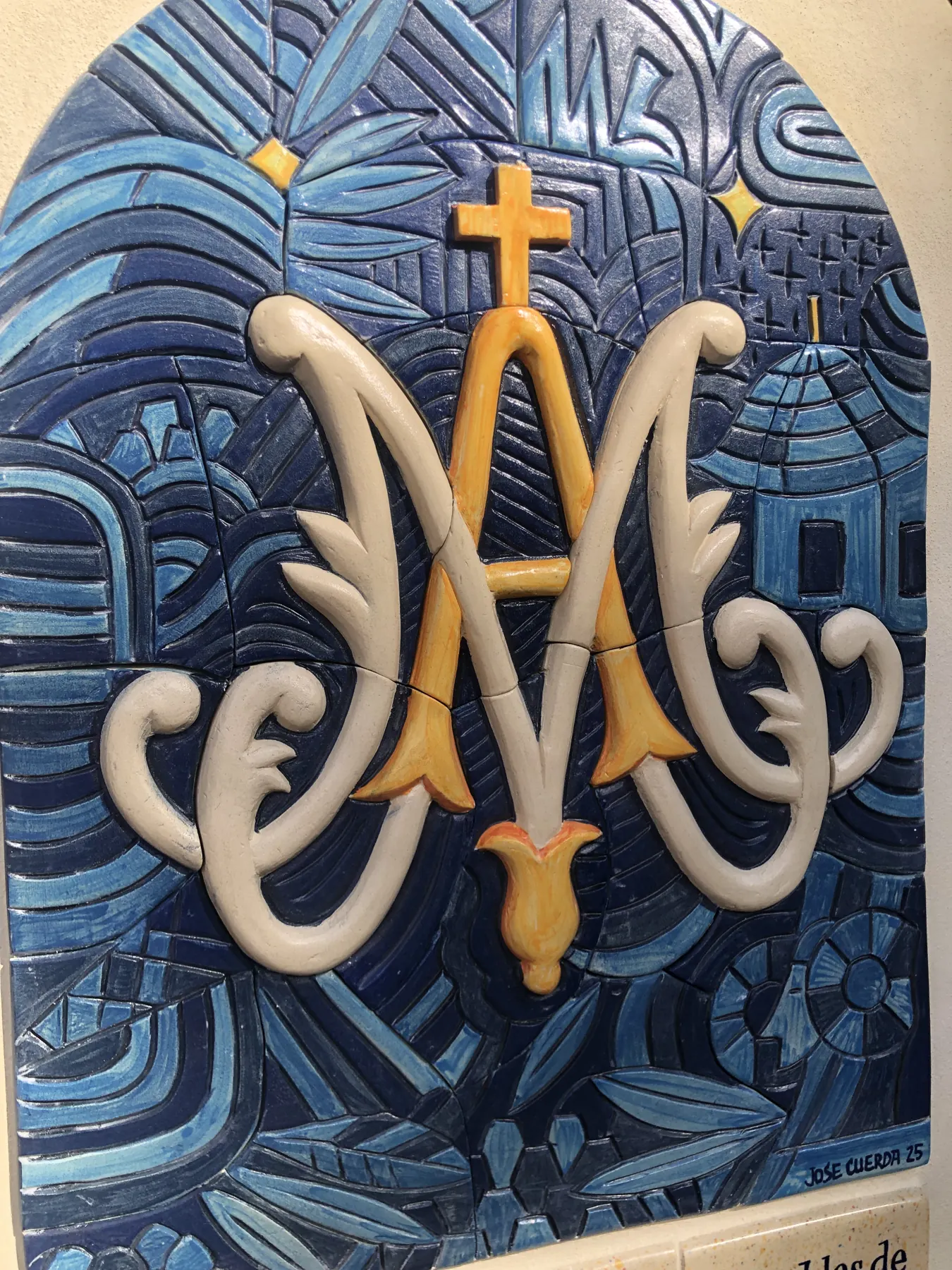 Detalle del relieve esmaltado